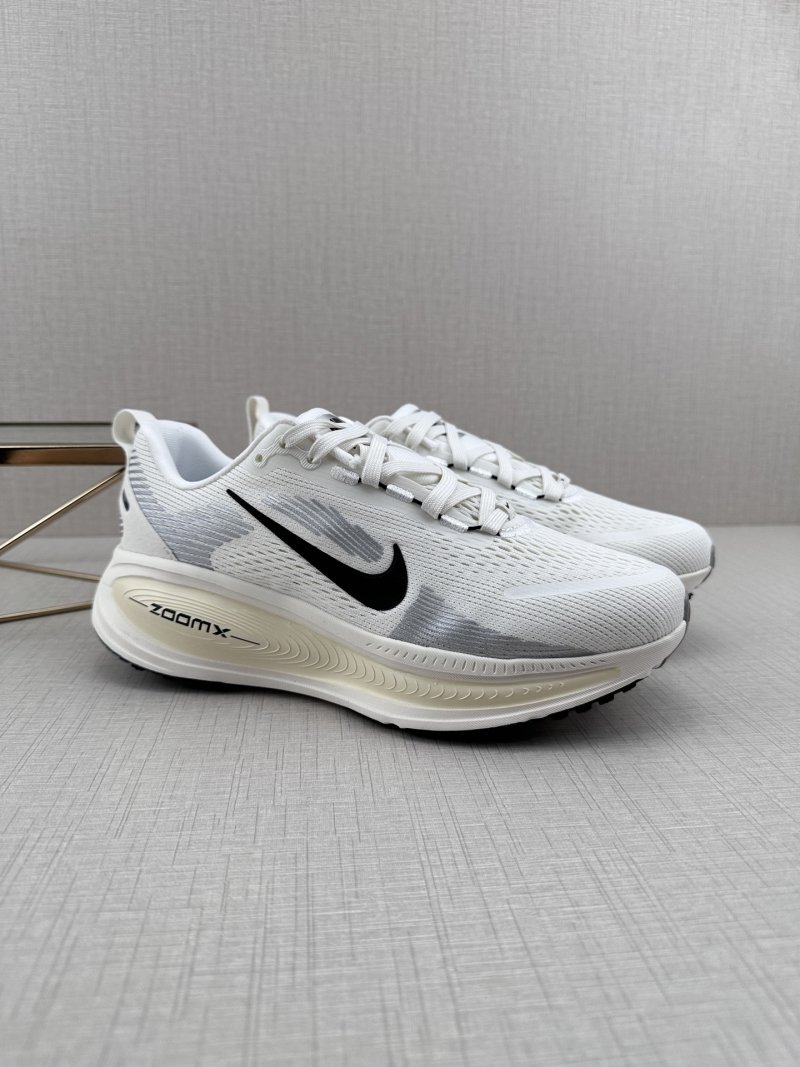 Nike Air Zoom Vomero 18 view
