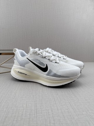 Nike Air Zoom Vomero 18 view 3