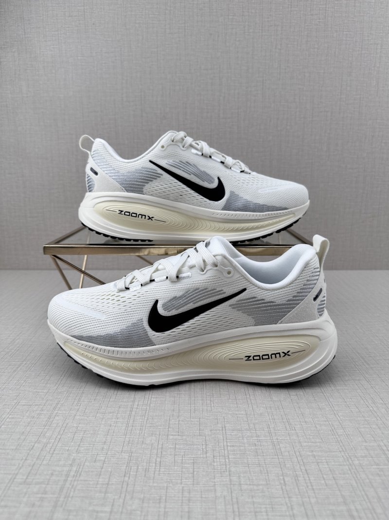 Nike Air Zoom Vomero 18 view