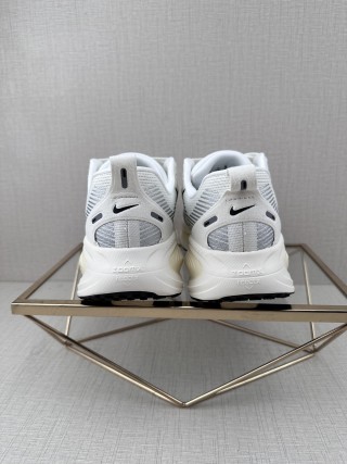 Nike Air Zoom Vomero 18 view 5