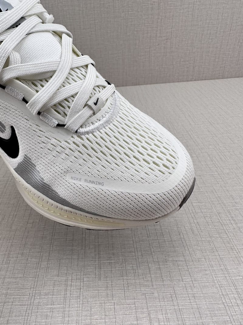 Nike Air Zoom Vomero 18 view