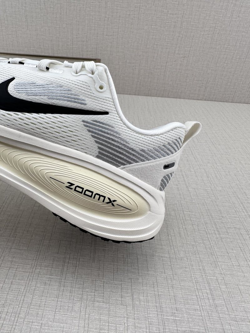 Nike Air Zoom Vomero 18 view