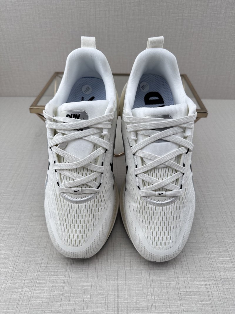 Nike Air Zoom Vomero 18 view