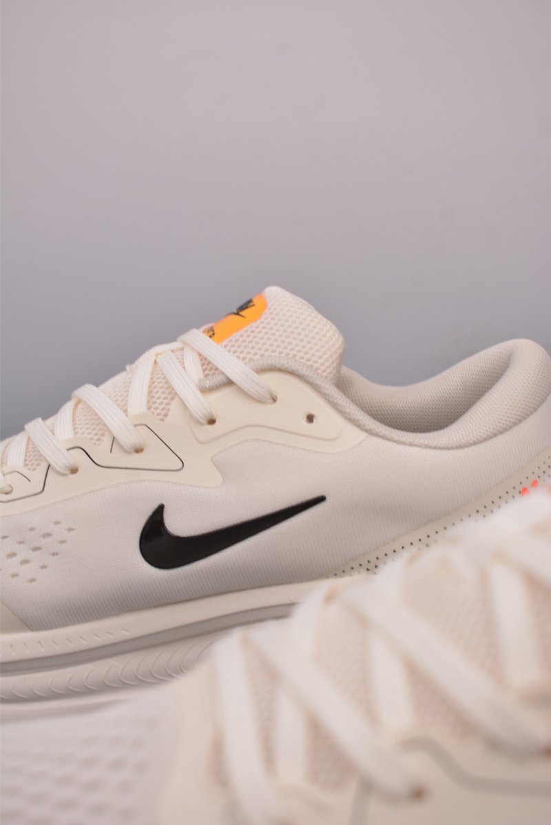 Nike Air Zoom Vomero 18X view