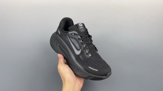 Nike Air Zoom Vomero 19 view 1