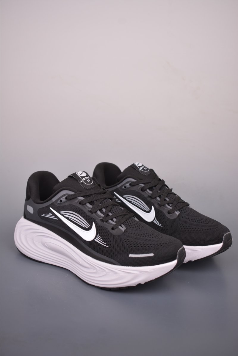 Nike Air Zoom Vomero 19