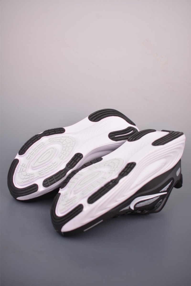 Nike Air Zoom Vomero 19 view