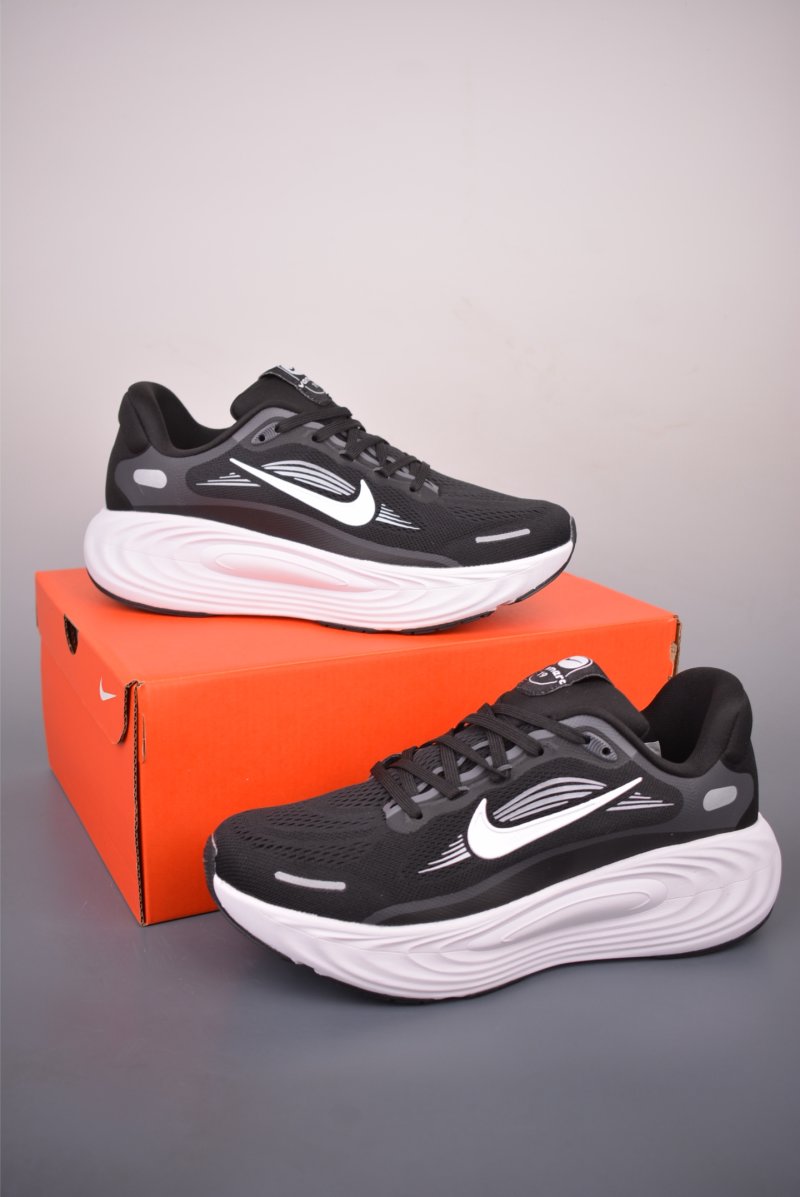 Nike Air Zoom Vomero 19 view