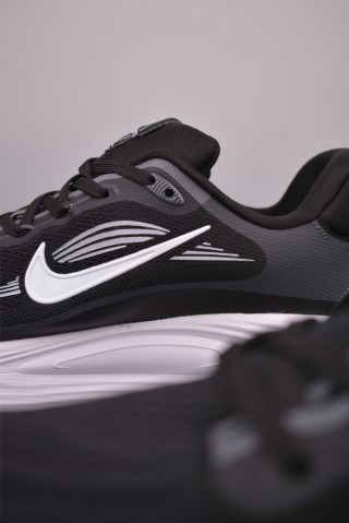 Nike Air Zoom Vomero 19 view 8