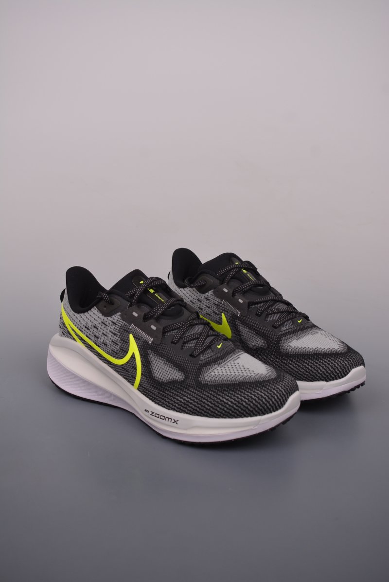 Nike Air Zoom Vomero 17