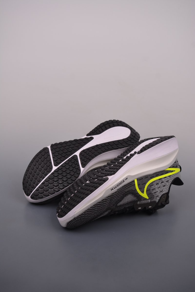Nike Air Zoom Vomero 17 view