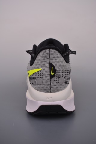 Nike Air Zoom Vomero 17 view 4