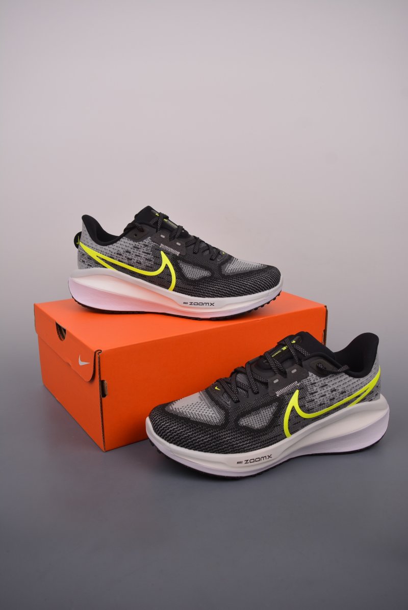 Nike Air Zoom Vomero 17 view