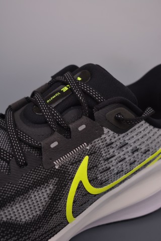 Nike Air Zoom Vomero 17 view 7