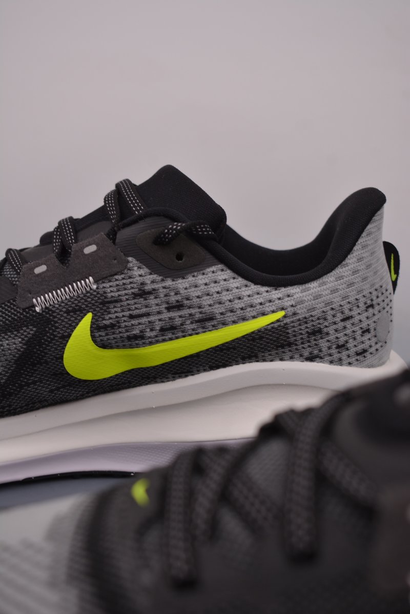 Nike Air Zoom Vomero 17 view