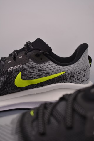 Nike Air Zoom Vomero 17 view 8