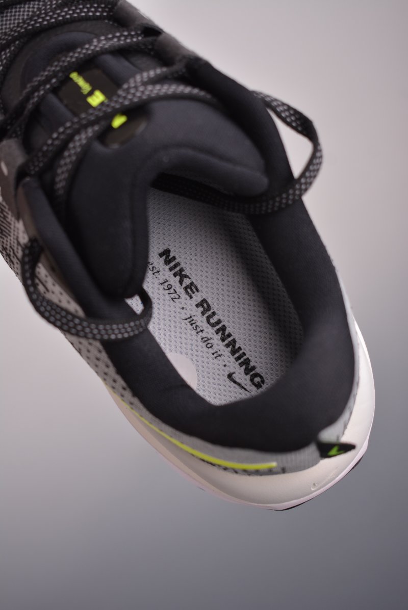 Nike Air Zoom Vomero 17 view