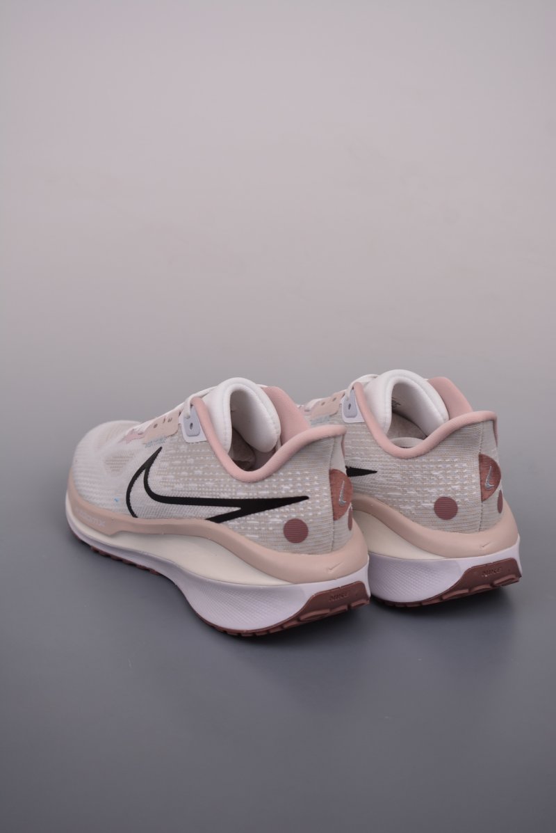Nike Air Zoom Vomero 17 view