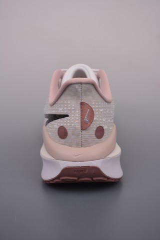 Nike Air Zoom Vomero 17 view 4