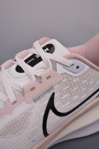Nike Air Zoom Vomero 17 view 7