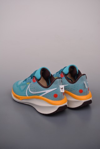 Nike Air Zoom Vomero 17 view 2