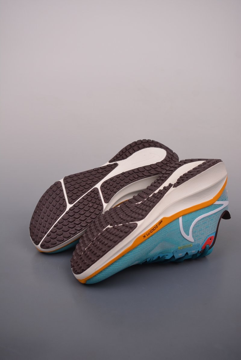 Nike Air Zoom Vomero 17 view