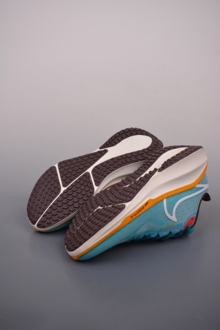 Nike Air Zoom Vomero 17 view 3
