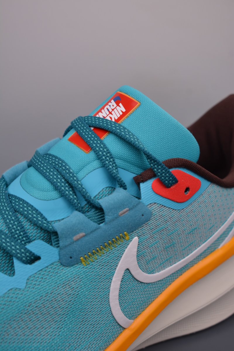 Nike Air Zoom Vomero 17 view