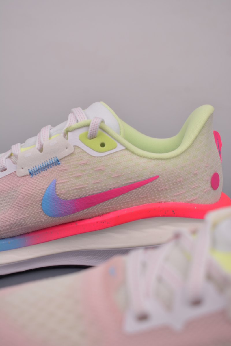 Nike Air Zoom Vomero 17 view