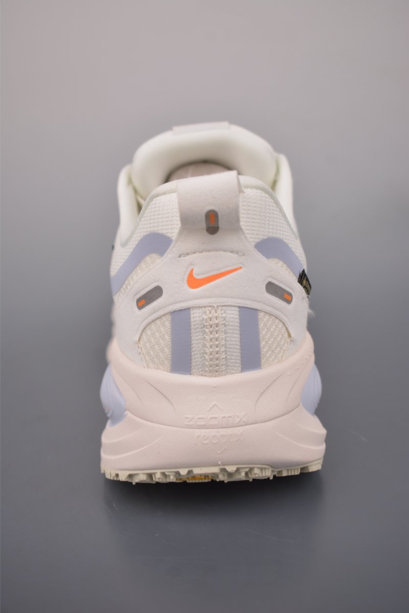 Nike Air Zoom Vomero 18 GTX view