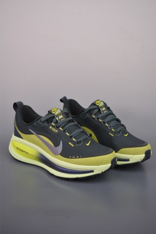 Nike Air Zoom Vomero 18 GTX view 1