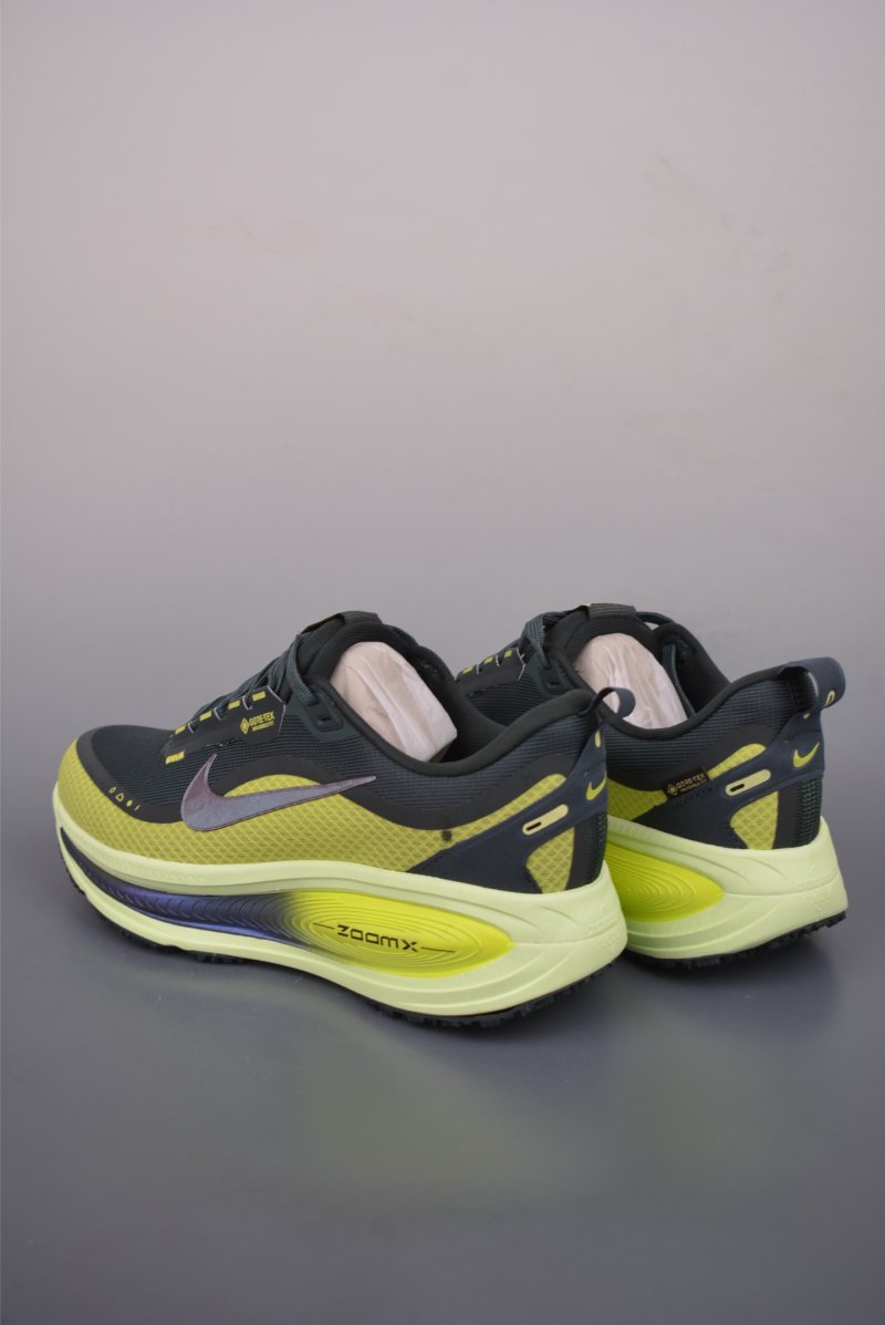 Nike Air Zoom Vomero 18 GTX view