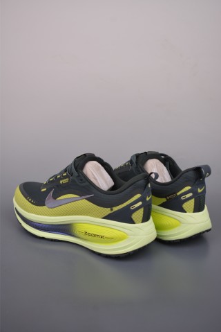 Nike Air Zoom Vomero 18 GTX view 2