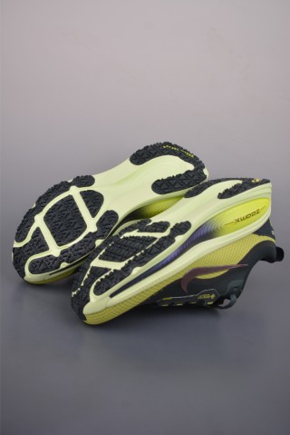Nike Air Zoom Vomero 18 GTX view 3