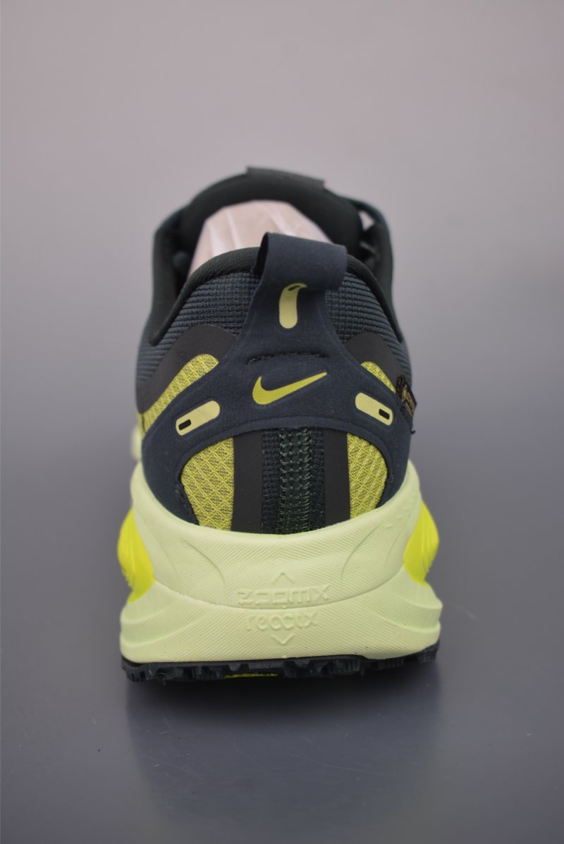 Nike Air Zoom Vomero 18 GTX view