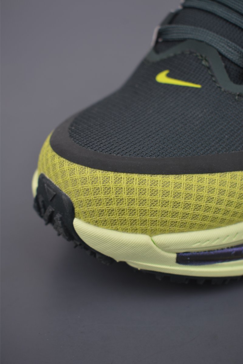 Nike Air Zoom Vomero 18 GTX view