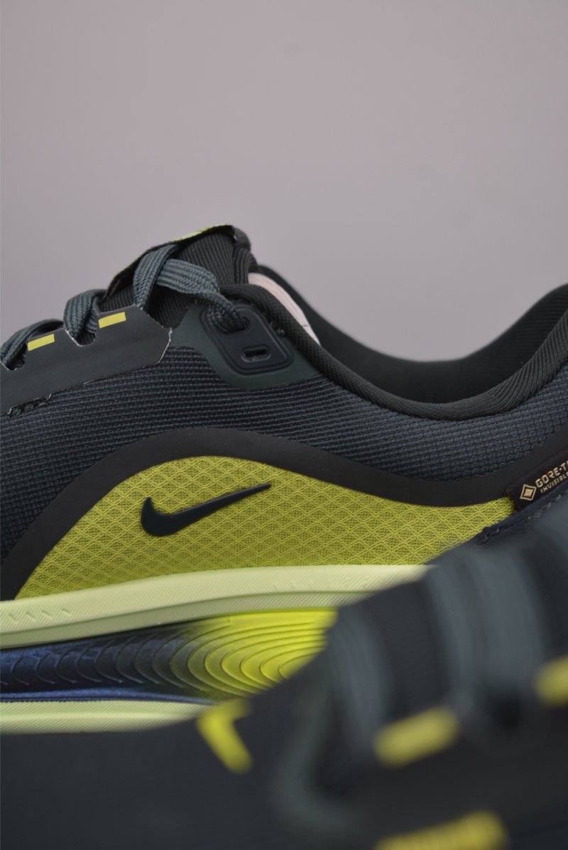 Nike Air Zoom Vomero 18 GTX view