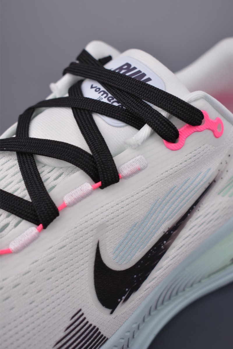Nike Air Zoom Vomero 18 GTX view