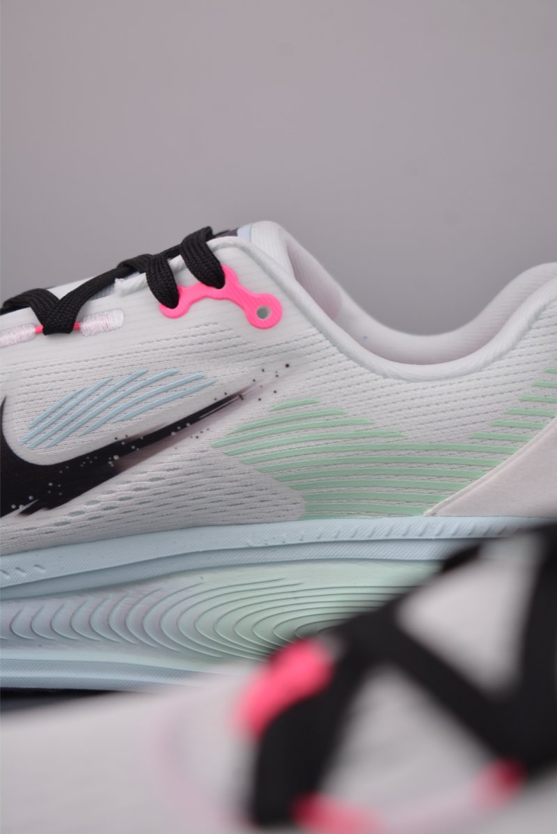 Nike Air Zoom Vomero 18 GTX view