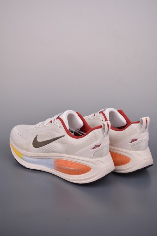 Nike Air Zoom Vomero 18 GTX view 2