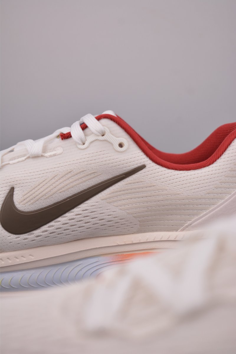 Nike Air Zoom Vomero 18 GTX view