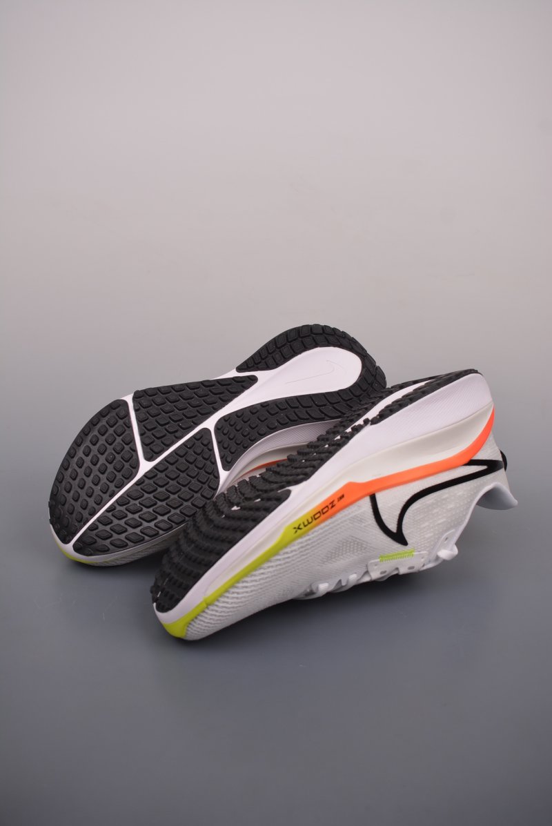 Nike Air Zoom Vomero 17 view