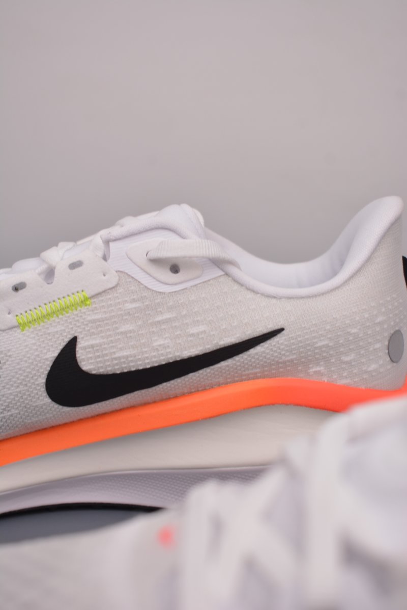 Nike Air Zoom Vomero 17 view