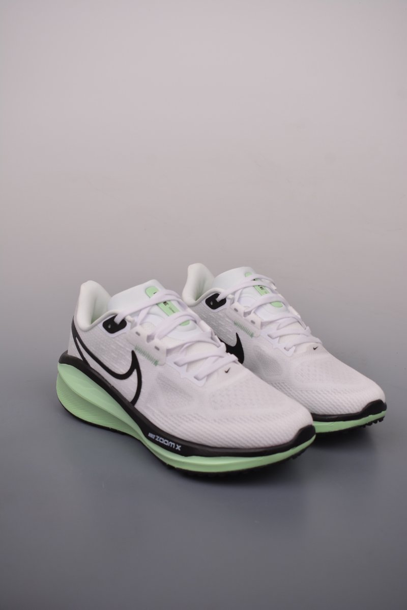 Nike Air Zoom Vomero 17