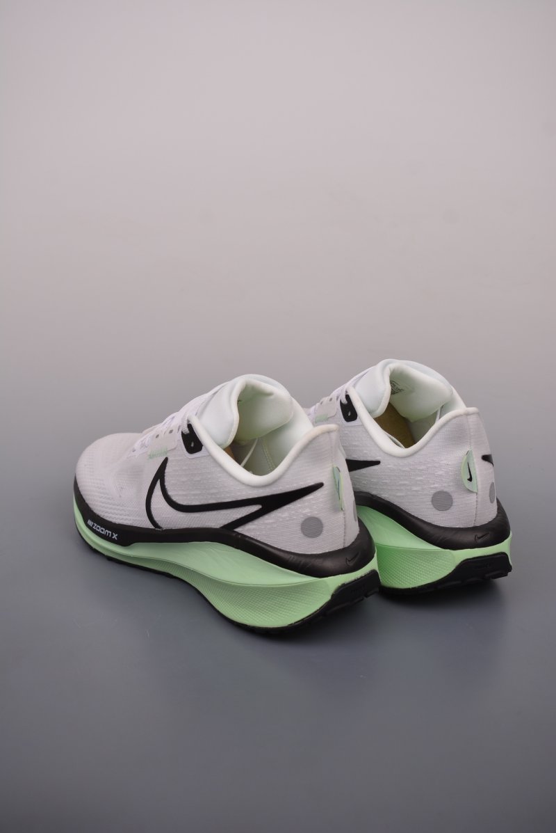 Nike Air Zoom Vomero 17 view