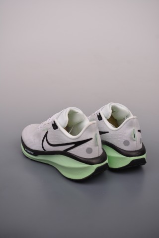 Nike Air Zoom Vomero 17 view 2