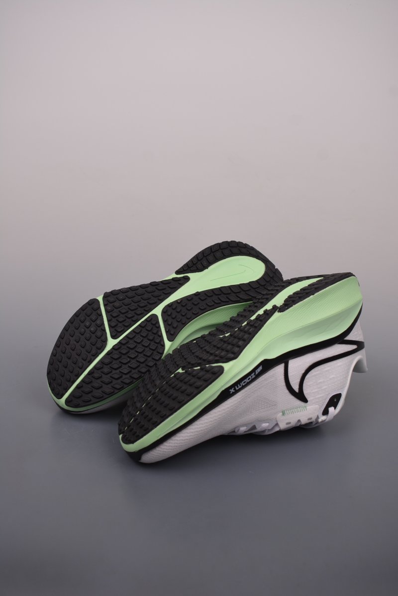 Nike Air Zoom Vomero 17 view