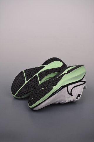 Nike Air Zoom Vomero 17 view 3
