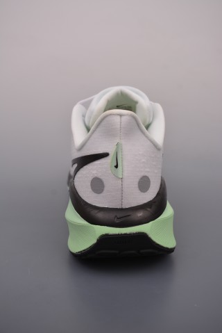Nike Air Zoom Vomero 17 view 4