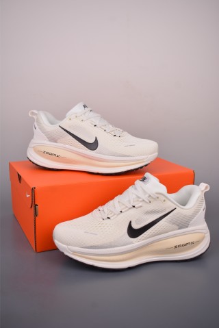Nike Air Zoom Vomero 18 view 2